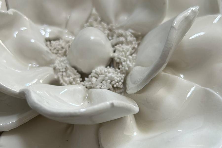 Flor em porcelana