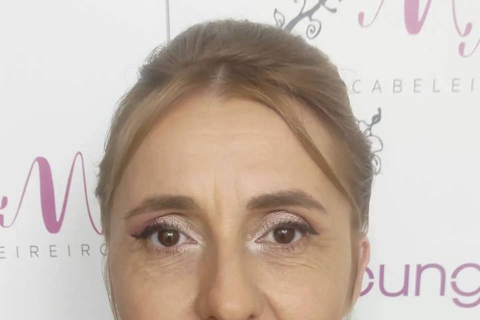 Penteado e maquilhapara evento