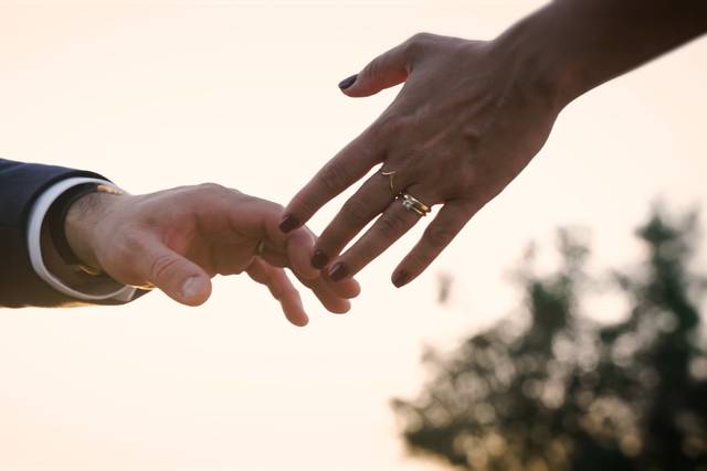 Mãos que se encontram.