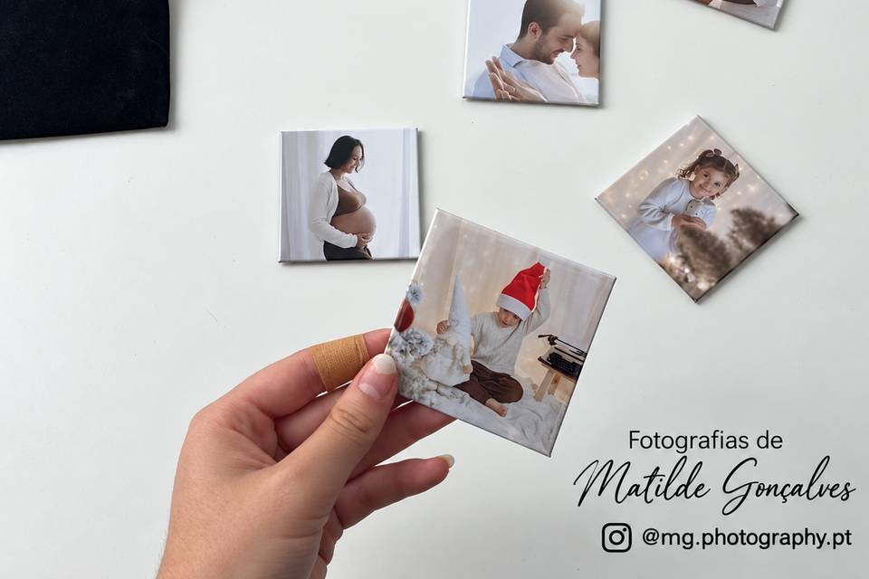 Ímanes com as fotografias de M