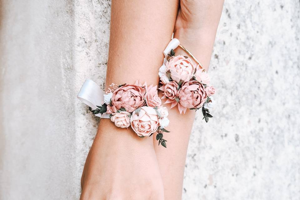 Corsage shades of roses