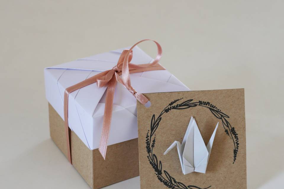 Convites e ofertas em origami.