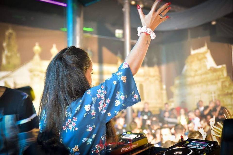 DJ Carol Sousa