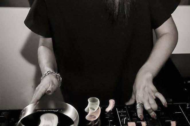 DJ Carol Sousa