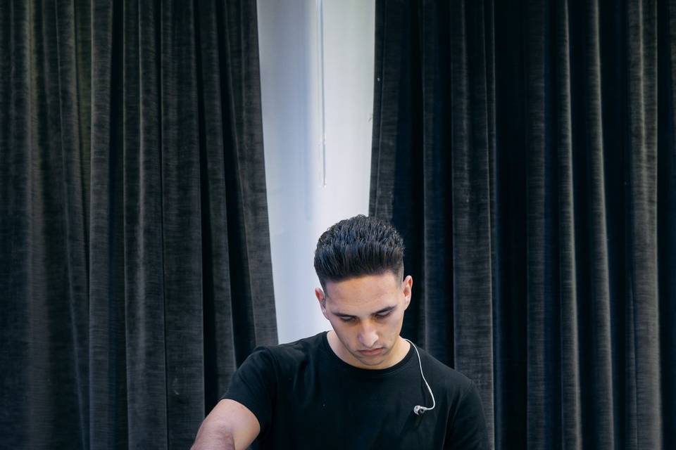 Dj
