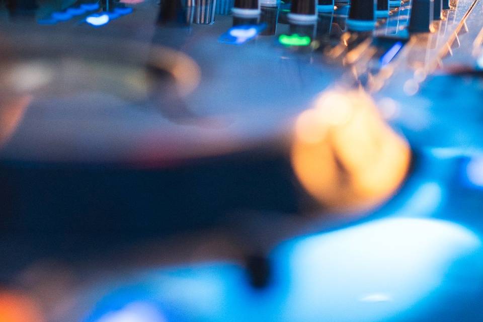 DJ