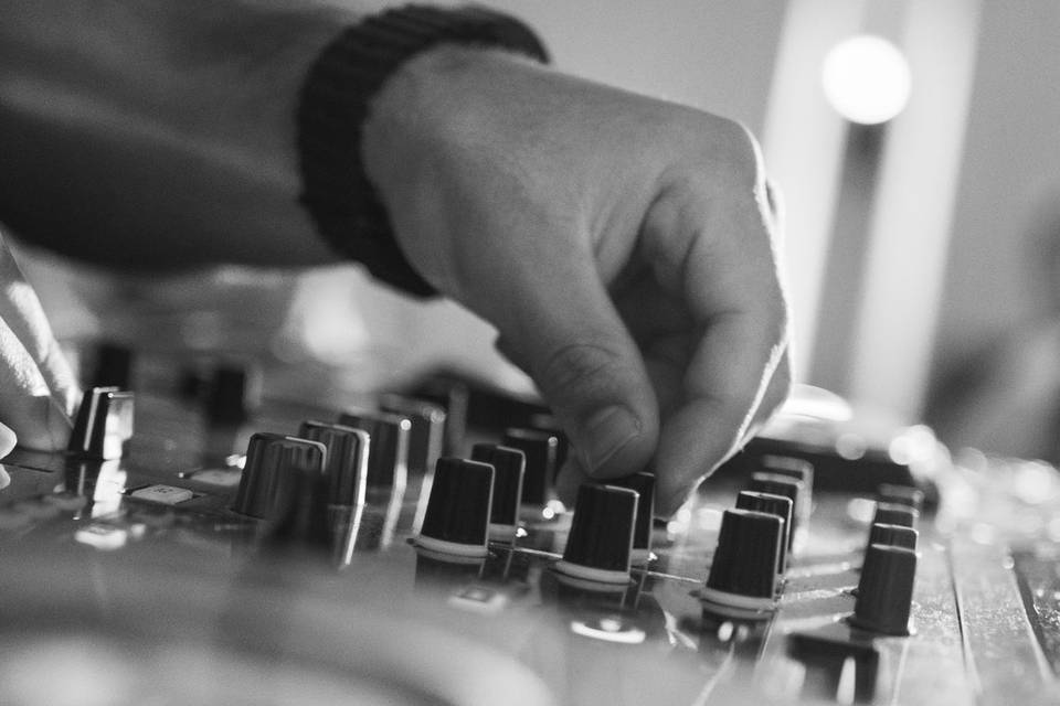 DJ