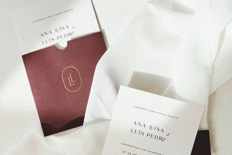 Monograma com termoestampagem.