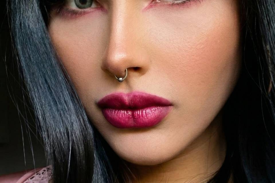 Make editorial de alto impacto