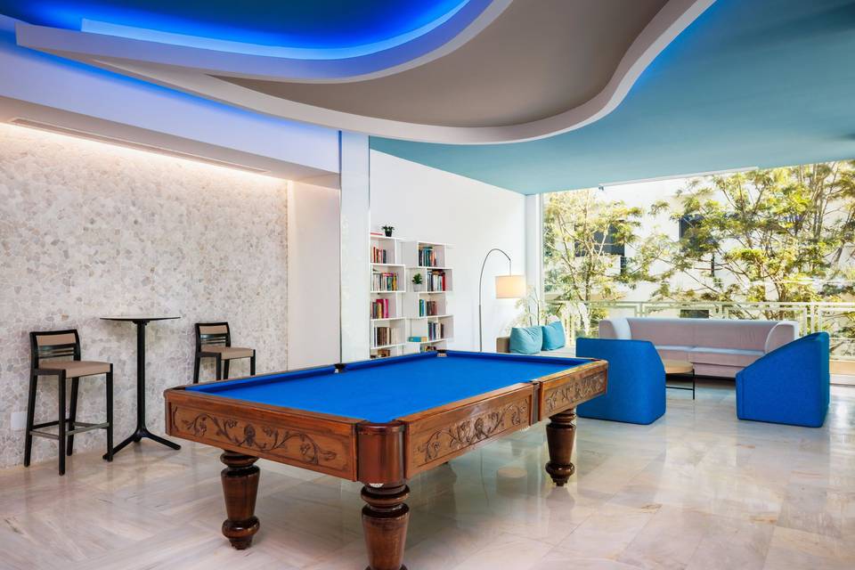 Pool table