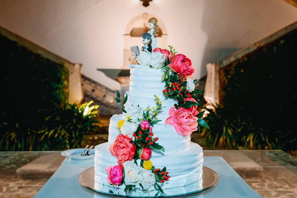 Flores no bolo dos noivos