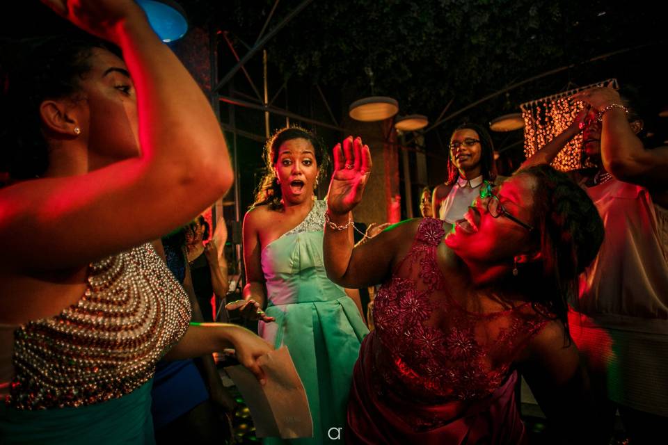 Cuidado, Angolanas na Pista