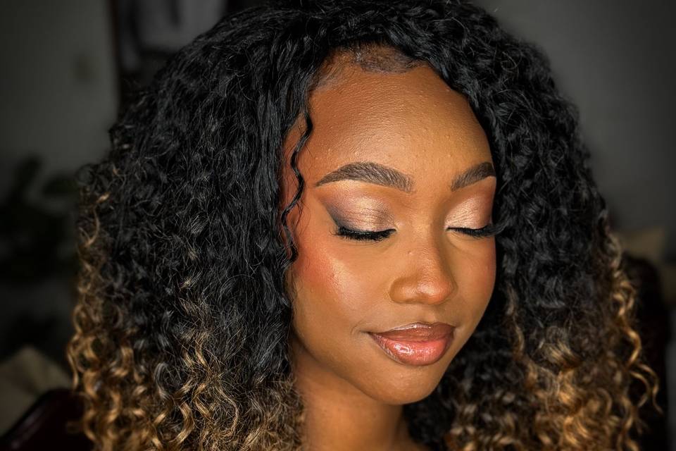 Golden smokey eyes