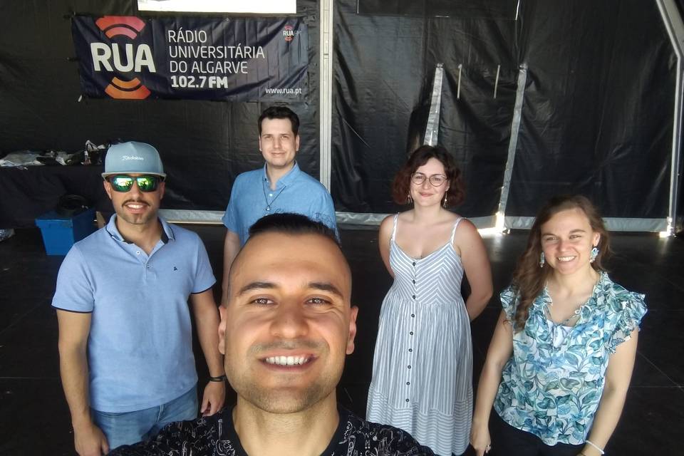 Atuação em palco Rua FM