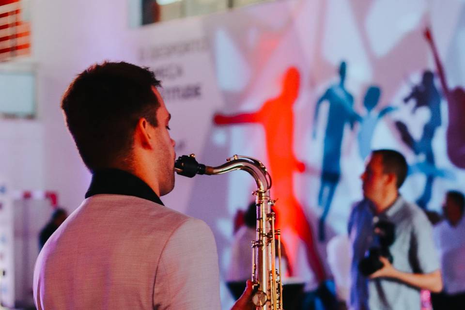 Um momento ao saxofone.