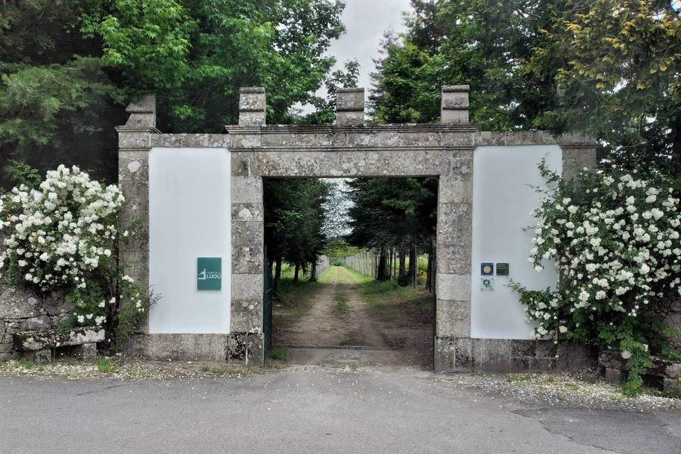 Entrada da Quinta de Luou