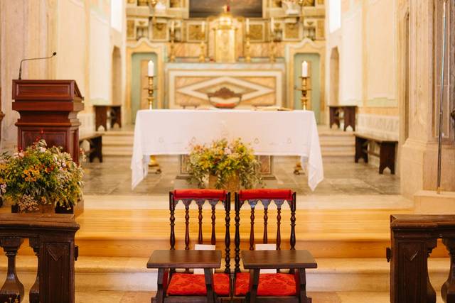 Arranjo floral no Altar