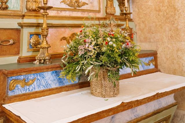 Arranjo floral no Altar