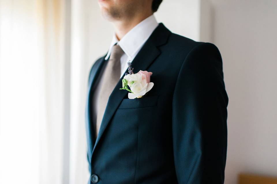 Groom details by invade