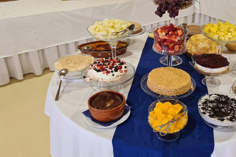 Mesa doces e frutas batizado