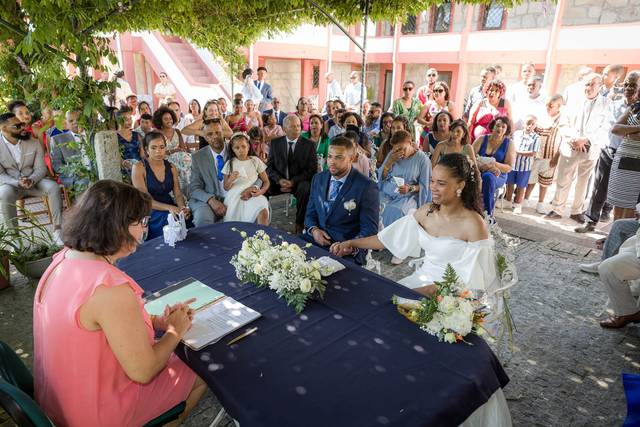 Fotógrafo de casamentos íntimo