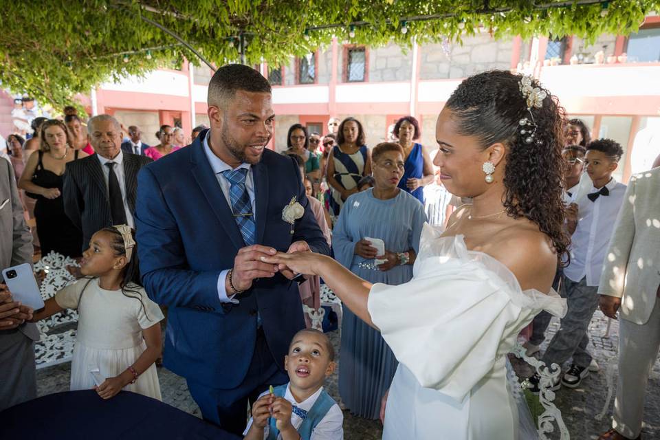 Fotógrafo de casamentos íntimo