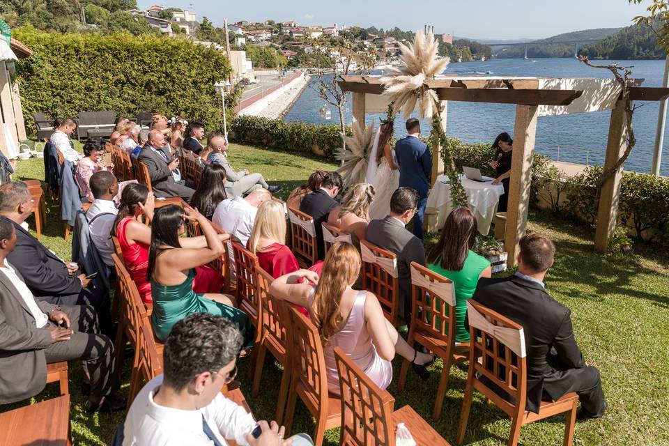 Fotógrafo de casamentos íntimo