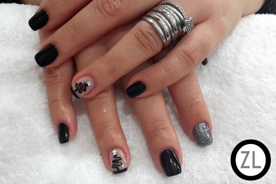 Nail art em preto