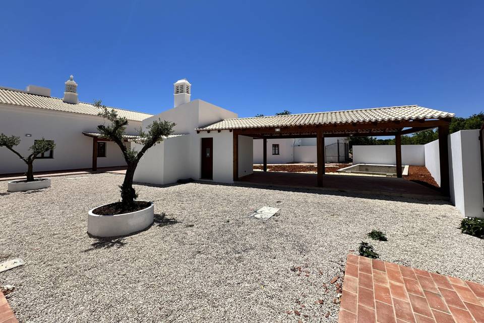 Zona de pátio e piscina