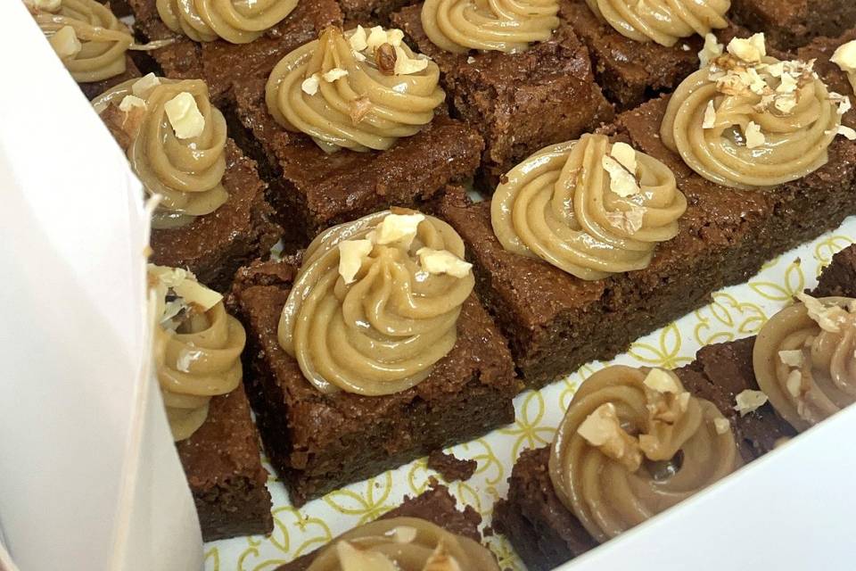 Mini brownie c/ caramelo e noz