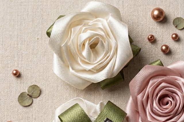Enfeite damas /rosa de cetim