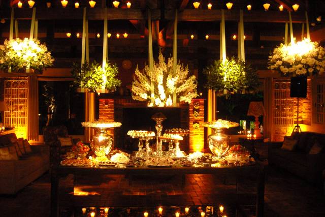 Iluminacão na mesa de doces