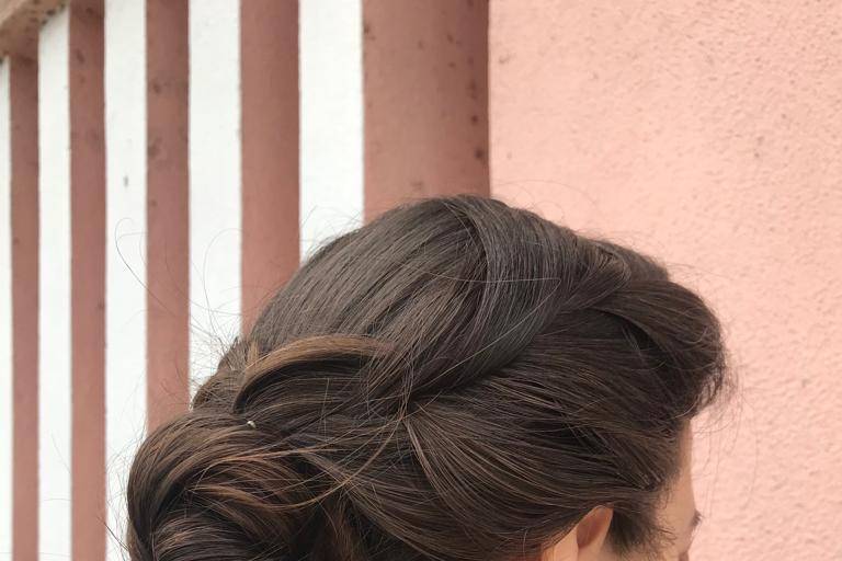 Penteado apanhado entraçado